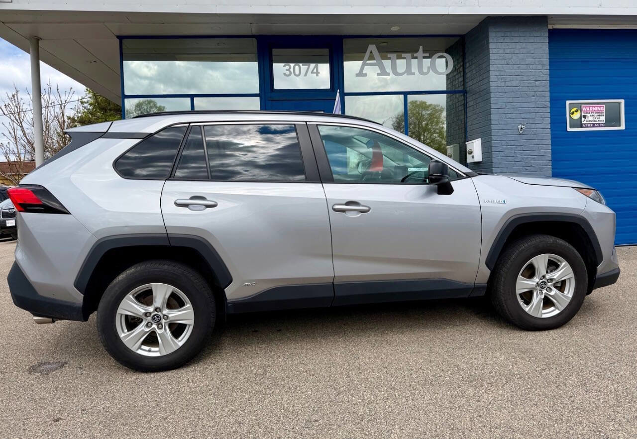 Used 2020 Toyota RAV4 LE AWD/4WD image 3