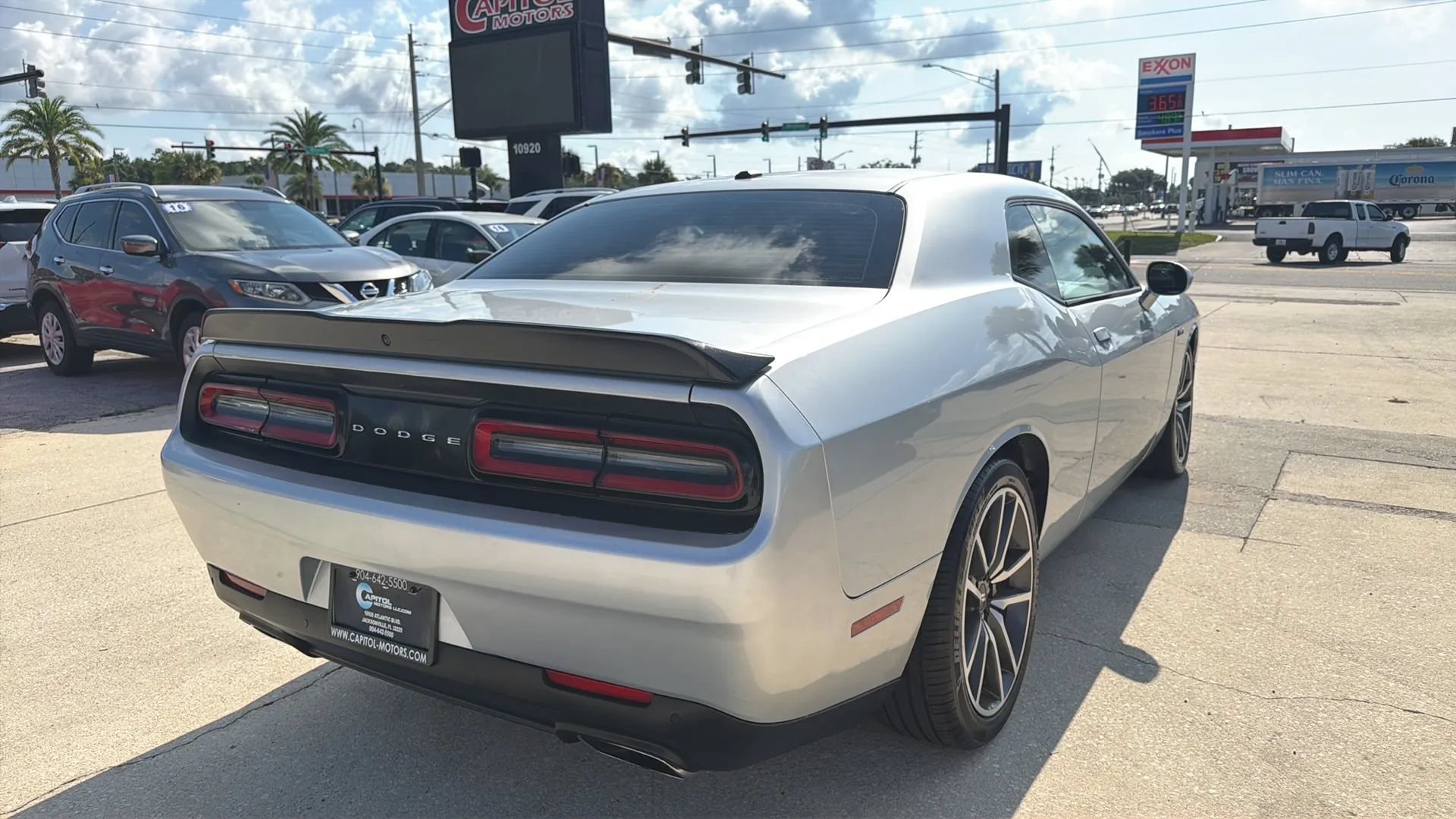 Used 2023 Dodge Challenger R/T RWD image 5