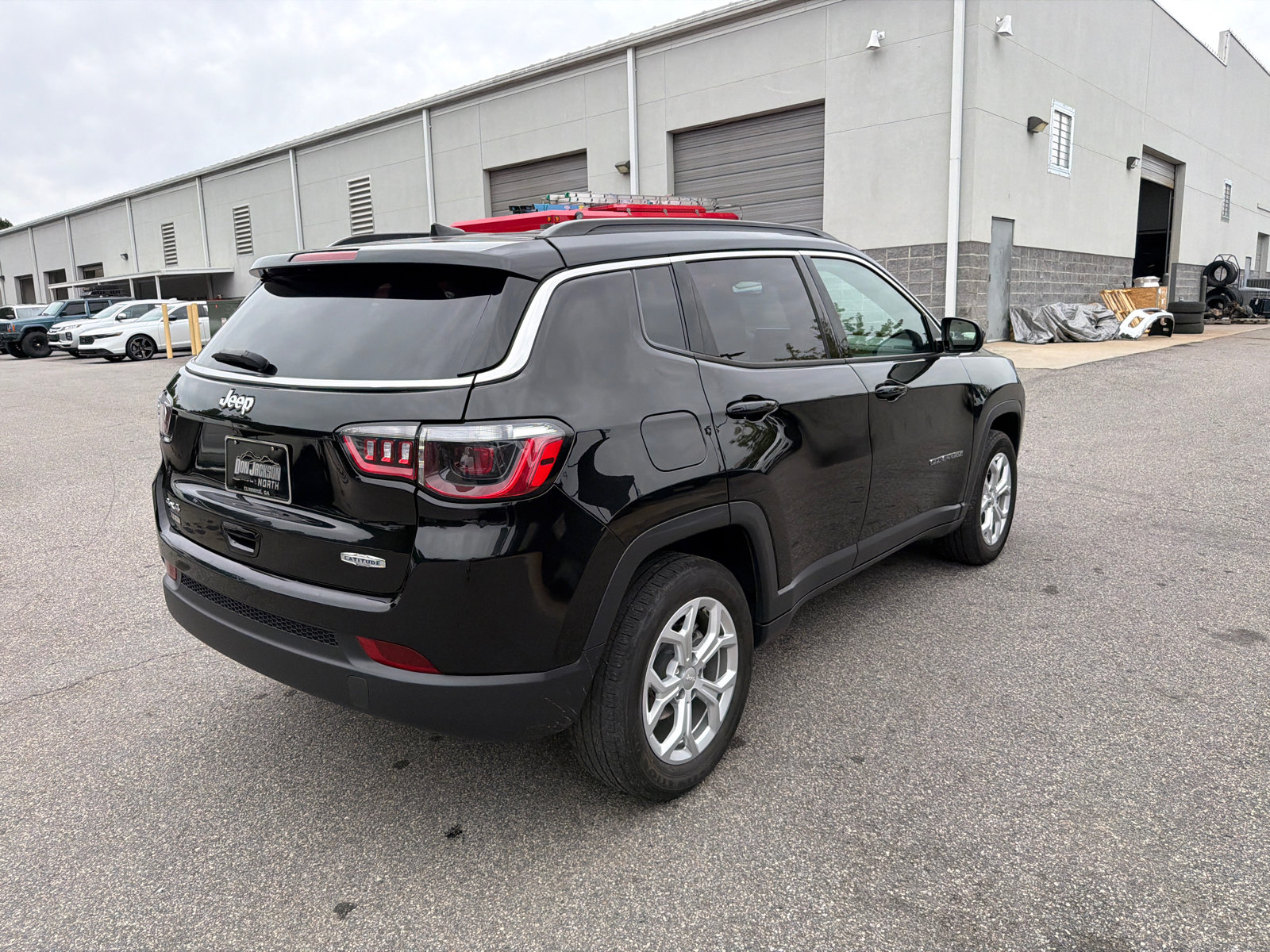 Used 2024 Jeep Compass Latitude AWD/4WD image 8