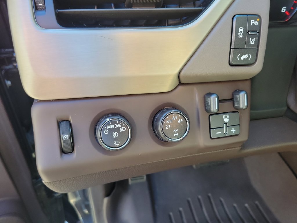 Used 2015 GMC Yukon Denali w/ Open Road Package AWD/4WD image 28