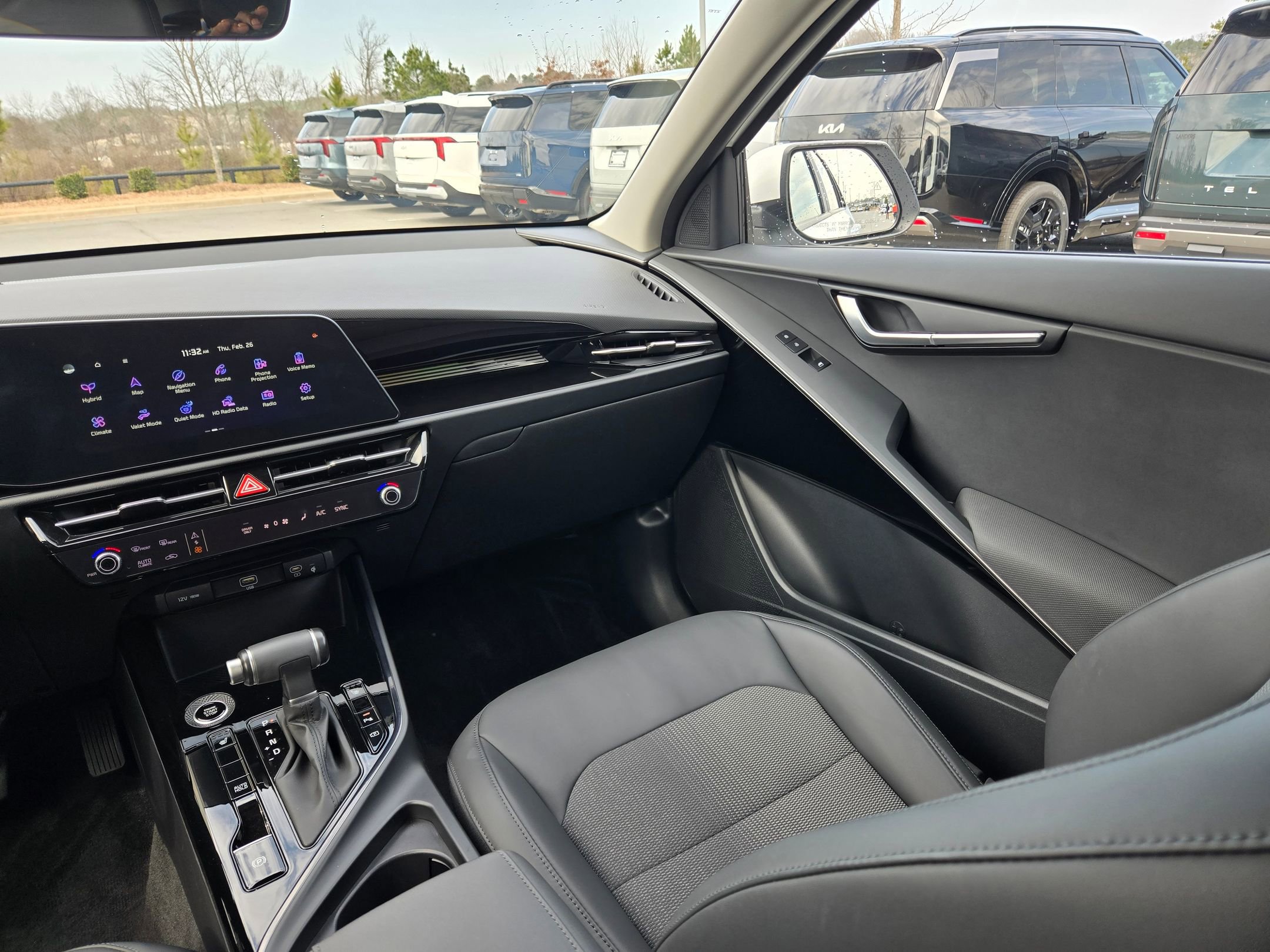 Used 2024 Kia Niro EX image 11