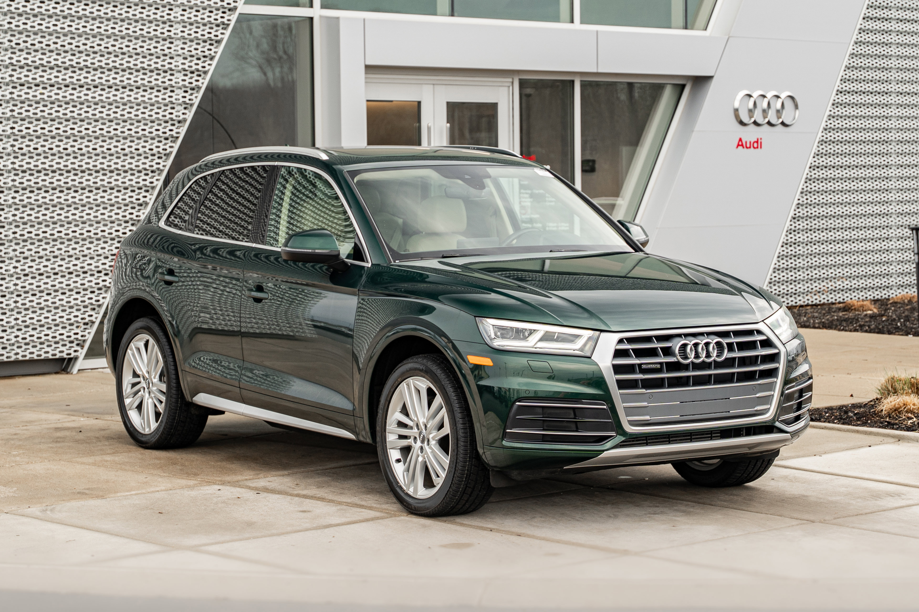 Used 2018 Audi Q5 2.0T Premium Plus w/ Premium Plus Package image 2