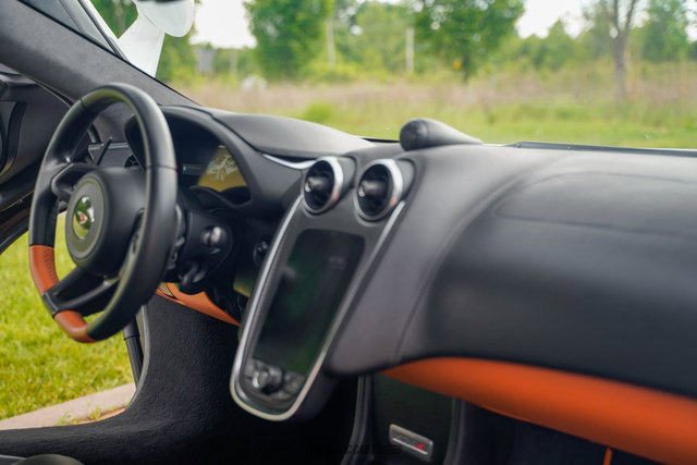 Used 2017 McLaren 570S Coupe RWD image 27