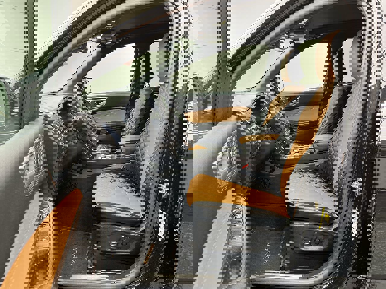 Certified 2024 Ford Edge Titanium w/ Titanium Elite Package AWD/4WD image 3