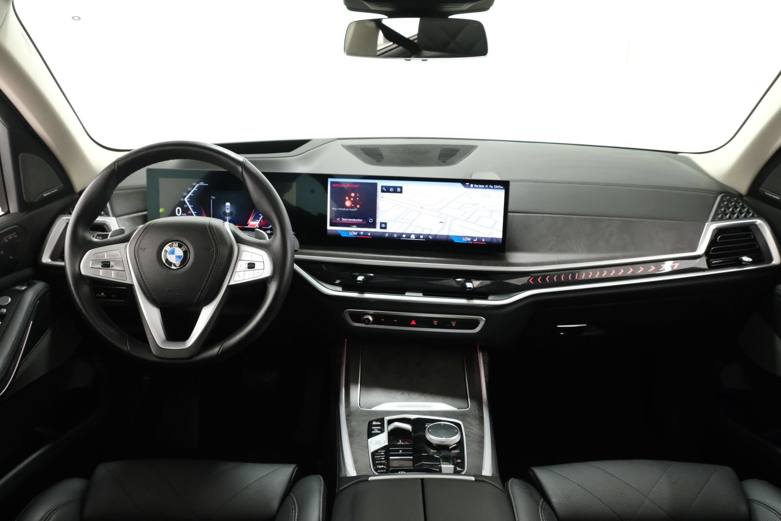 Used 2024 BMW X7 xDrive40i w/ Premium Package AWD/4WD image 9