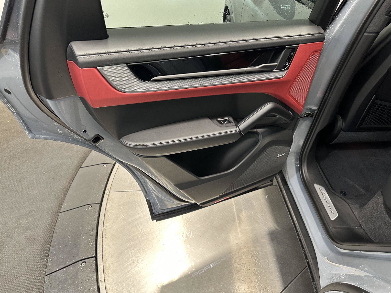 New 2026 Porsche Cayenne Coupe AWD/4WD image 32
