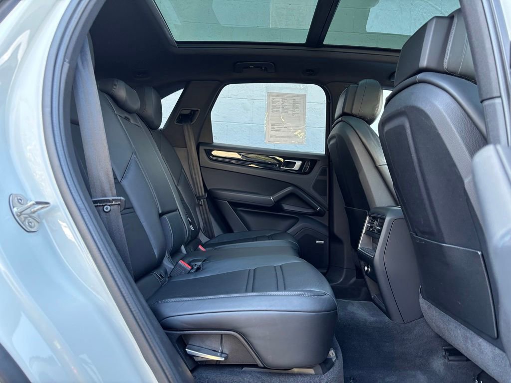 Certified 2021 Porsche Cayenne AWD/4WD image 16