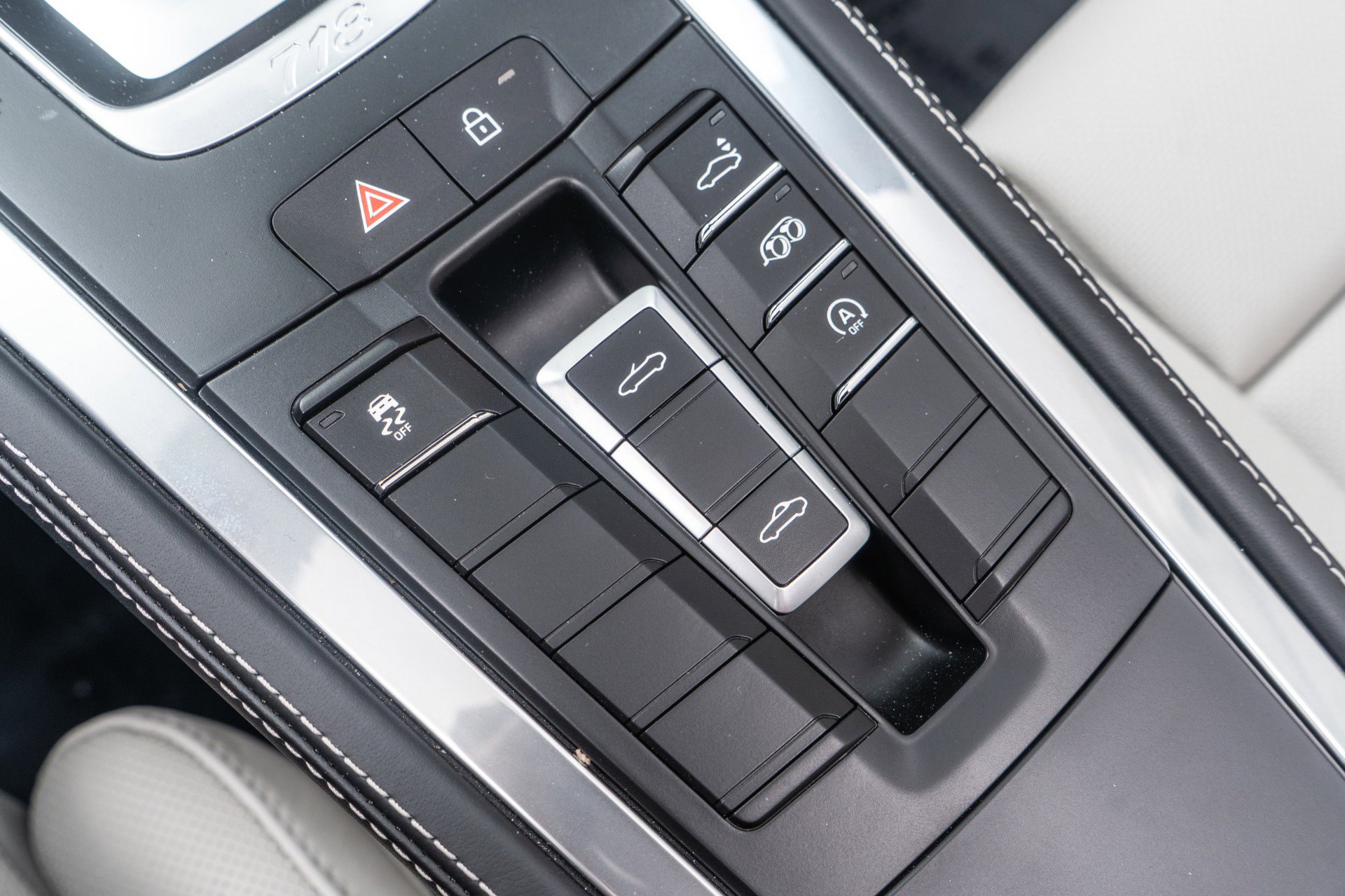 Used 2025 Porsche 718 Boxster image 30