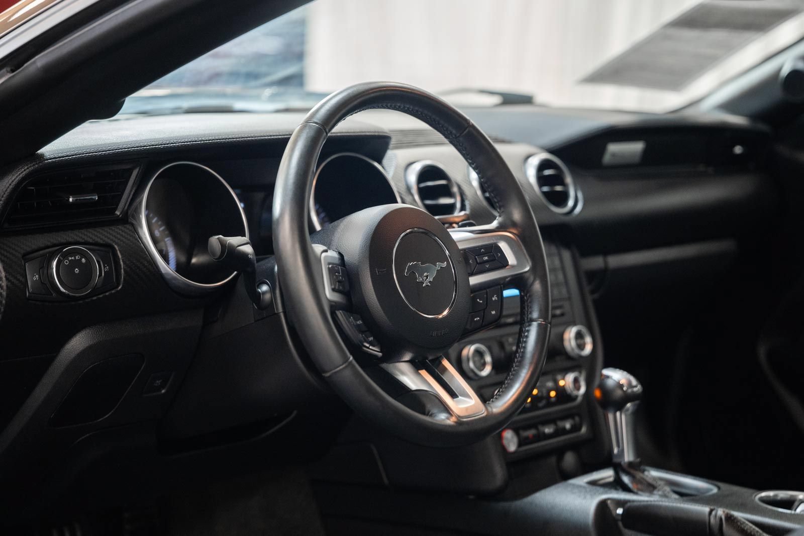 Used 2018 Ford Mustang Coupe RWD image 15