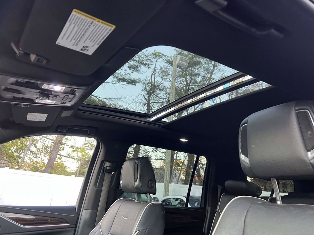Used 2022 Cadillac Escalade ESV Premium Luxury image 14