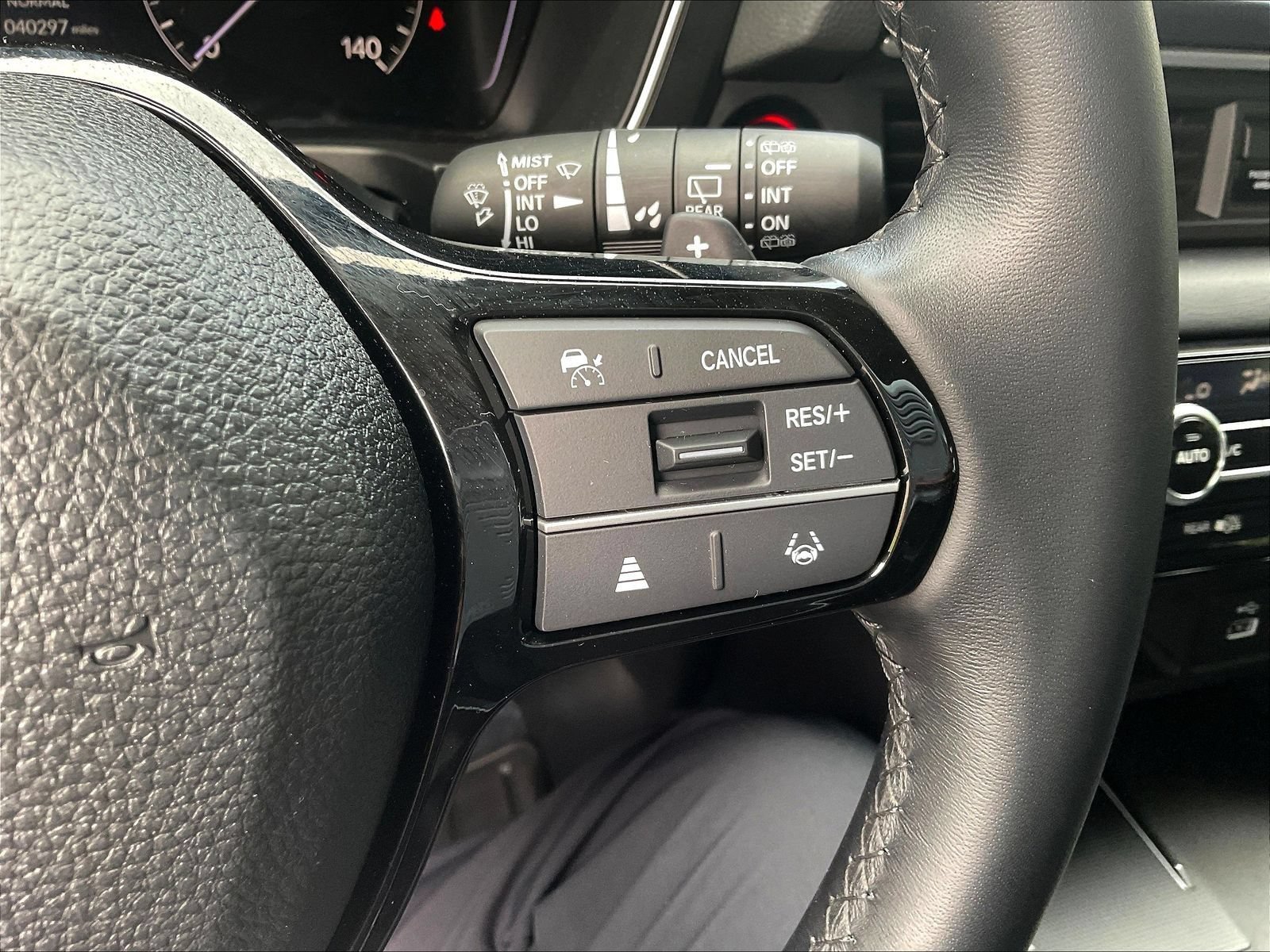 Used 2025 Honda Pilot Touring image 13