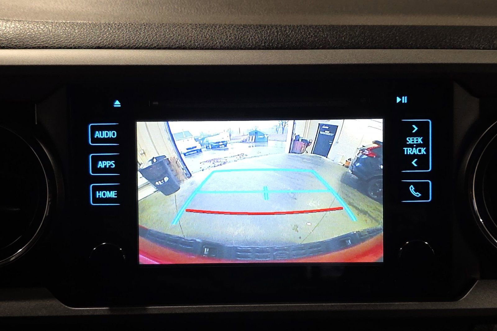 Used 2016 Toyota Tacoma TRD Sport w/ Towing Package image 9