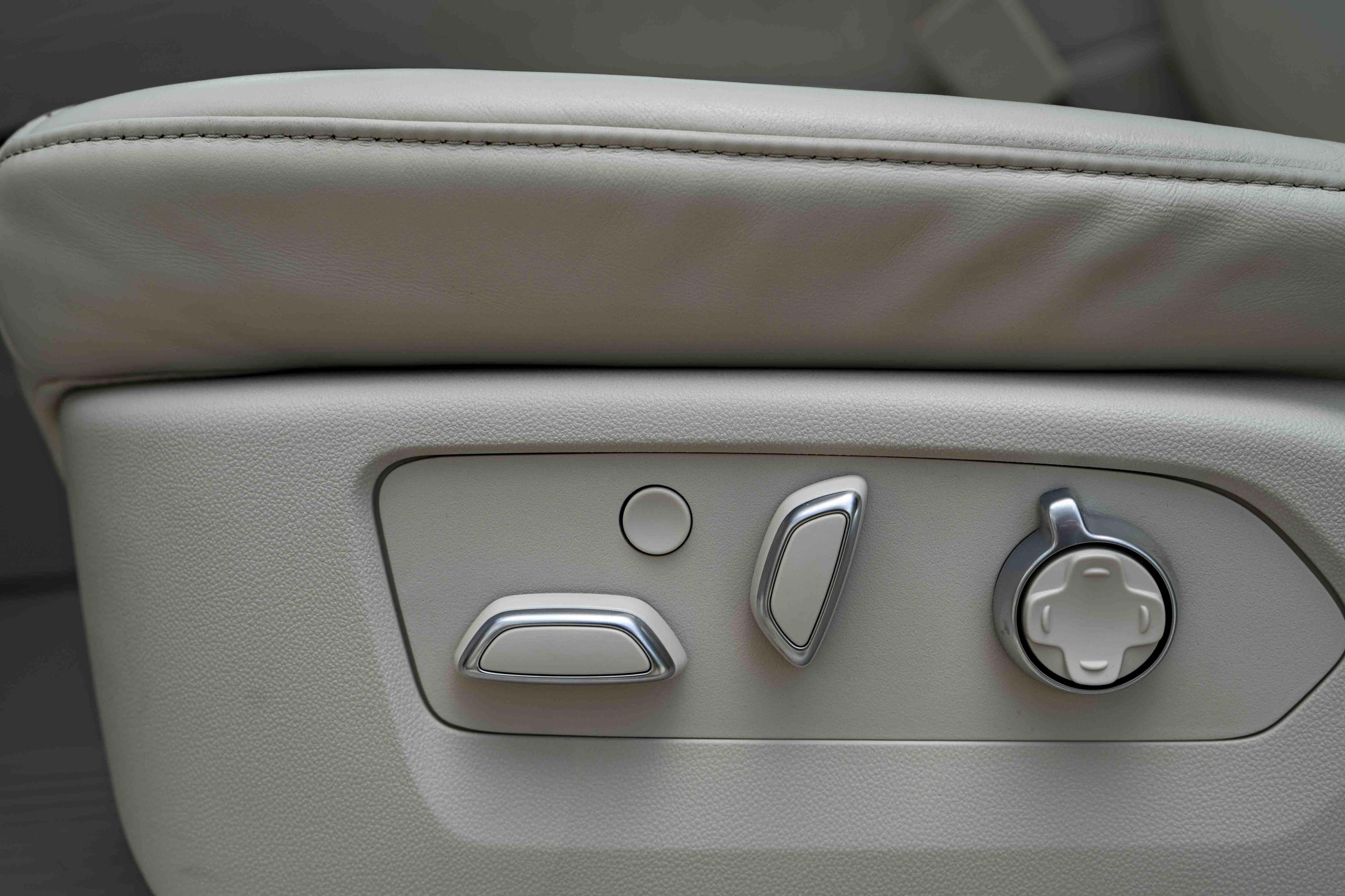 Used 2024 Cadillac Escalade Premium Luxury Platinum w/ LPO, Floor Liner Package AWD/4WD image 44