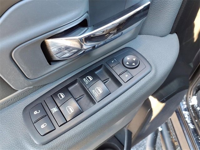 Used 2017 RAM 1500 Classic SLT image 11