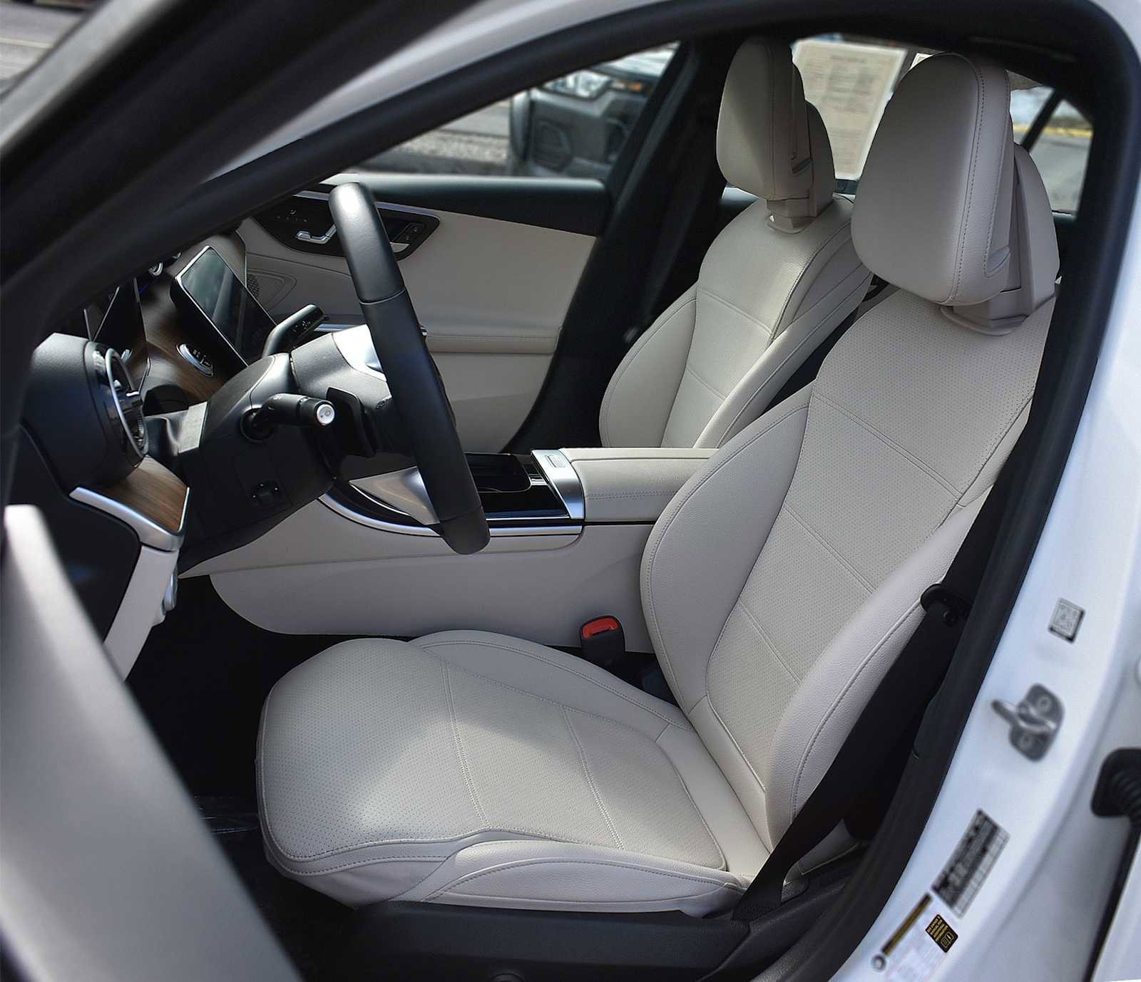 Used 2025 Mercedes-Benz C 300 4MATIC Sedan image 10