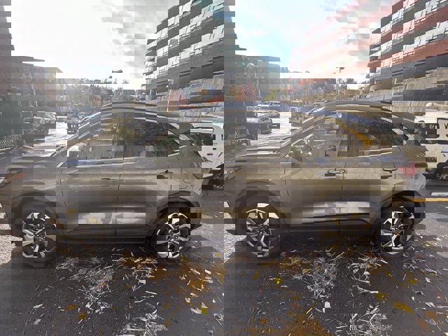 Used 2023 Ford Escape Platinum image 4