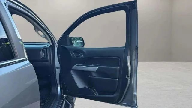 Used 2018 Chevrolet Colorado LT AWD/4WD image 42