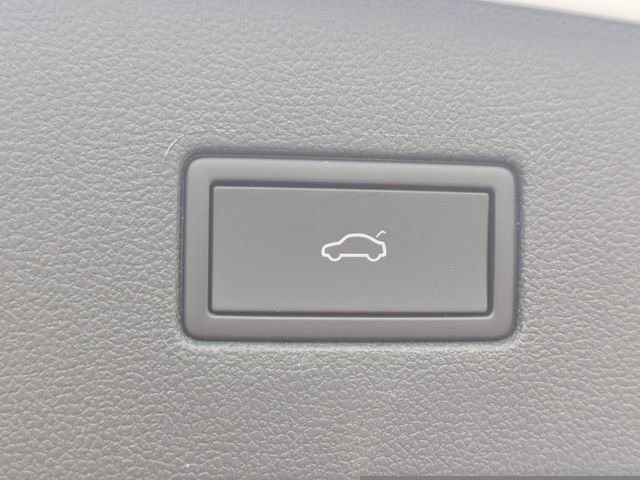 Used 2023 Volkswagen Tiguan S image 12