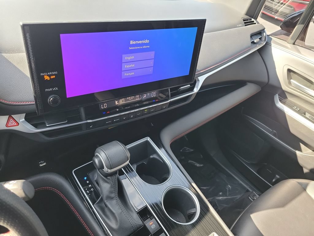 Used 2025 Toyota Sienna XSE FWD image 14