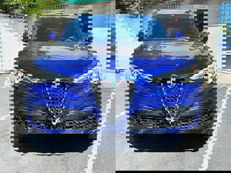 Used 2023 Alfa Romeo Stelvio Ti image 2
