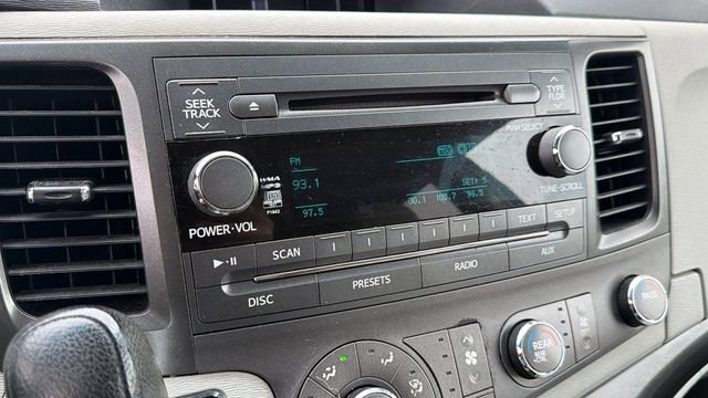 Used 2011 Toyota Sienna LE w/ Towing Pkg image 15