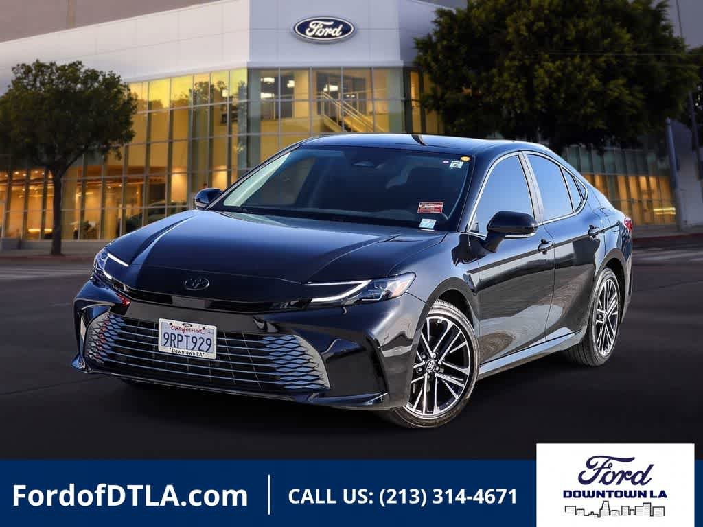 Used 2025 Toyota Camry XLE FWD image 1