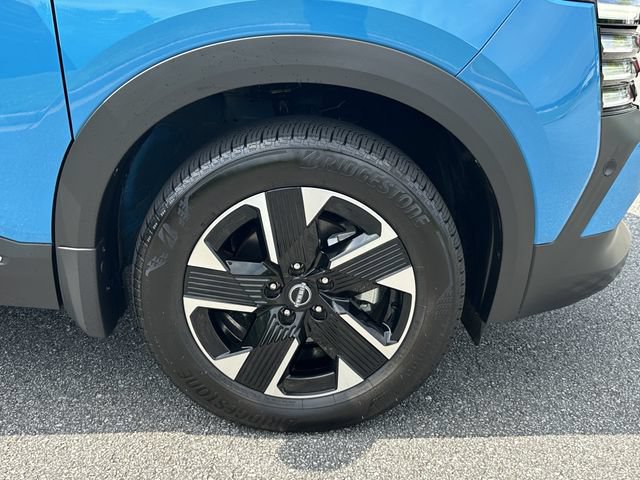 Certified 2025 Nissan Kicks SR FWD image 16