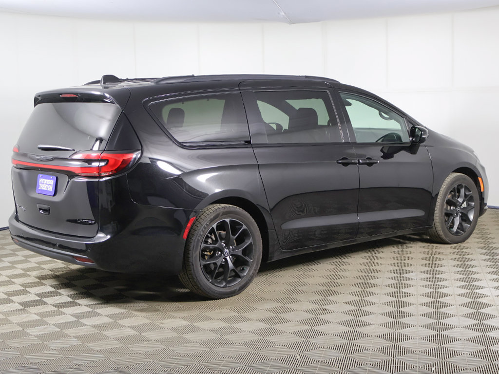 Used 2025 Chrysler Pacifica Limited FWD image 13