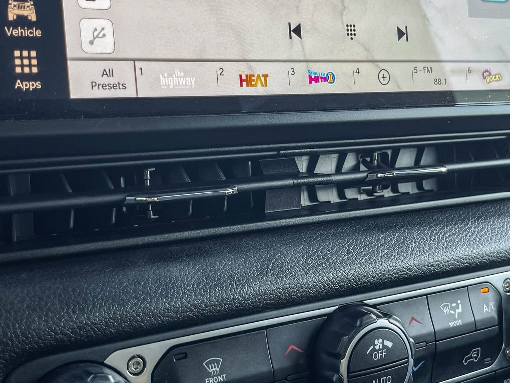 Used 2024 Jeep Wrangler Unlimited image 25