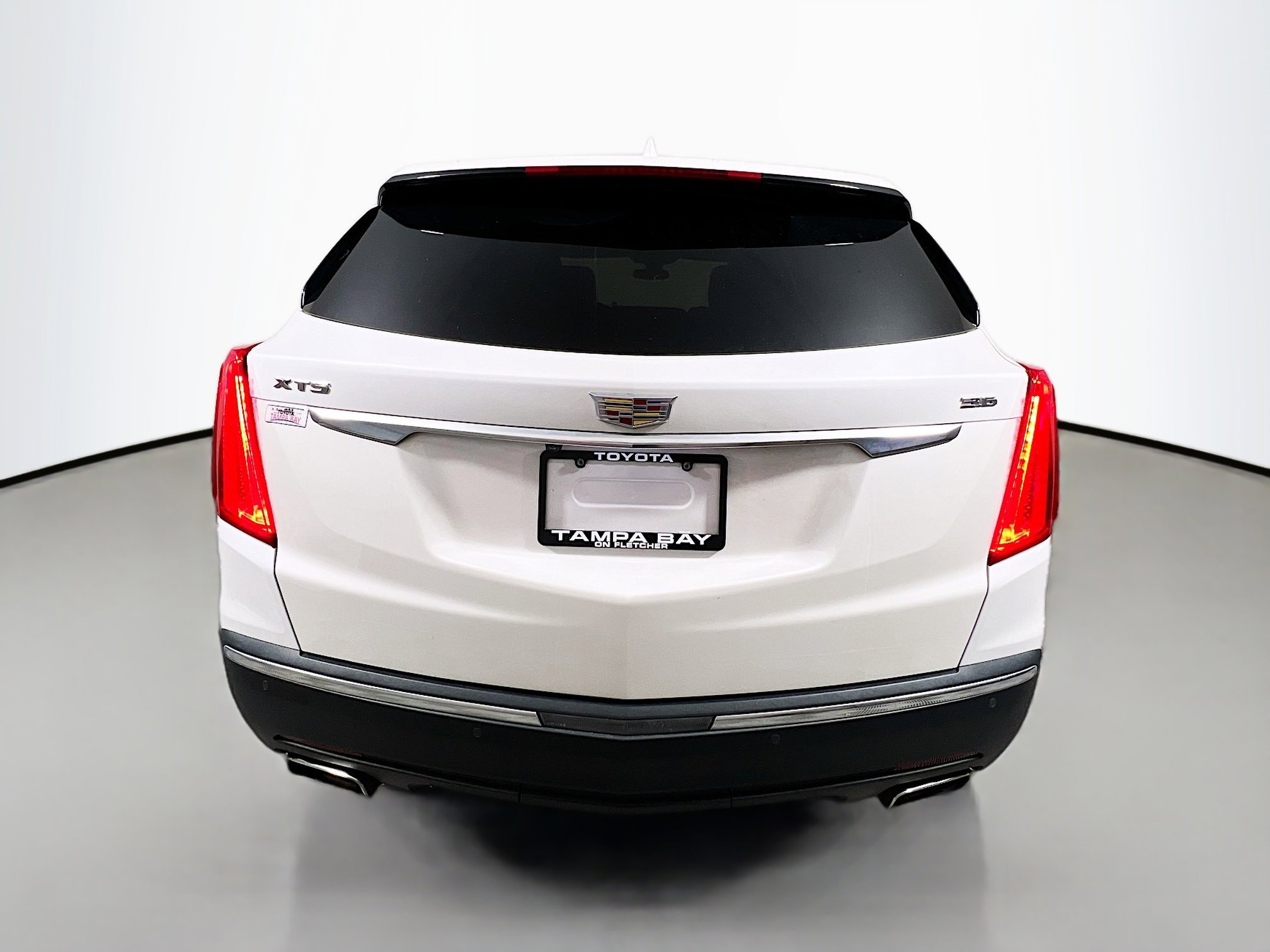 Used 2017 Cadillac XT5 Luxury w/ Driver Awareness Package AWD/4WD image 6