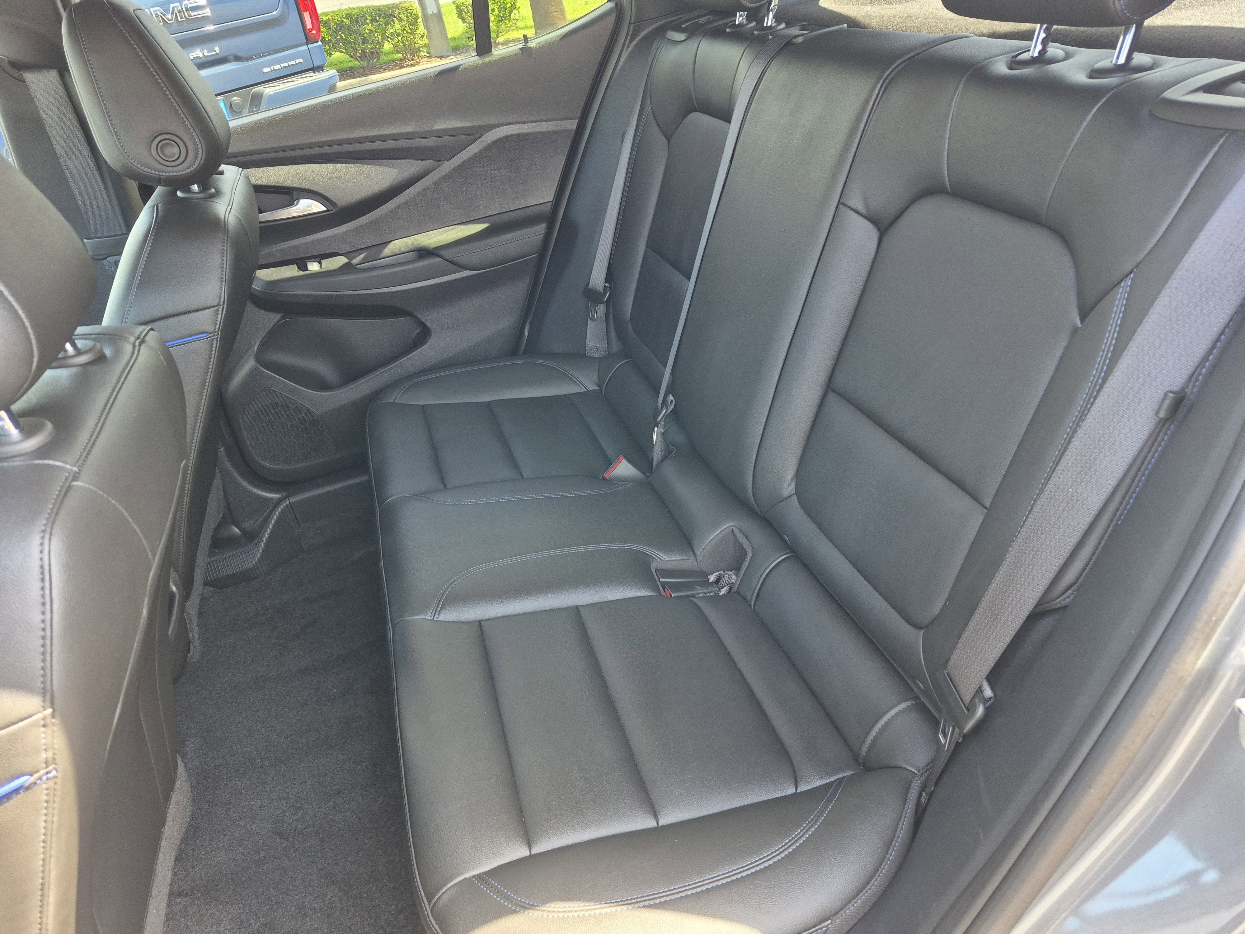 Used 2025 Buick Envista Sport Touring w/ Convenience II Package FWD image 18