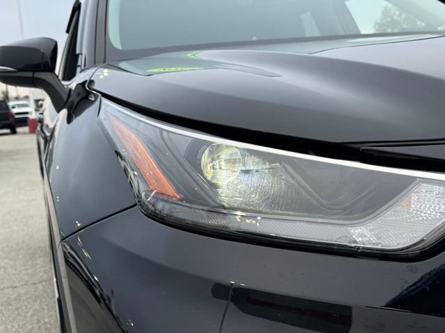 Used 2023 Toyota Highlander XLE image 11