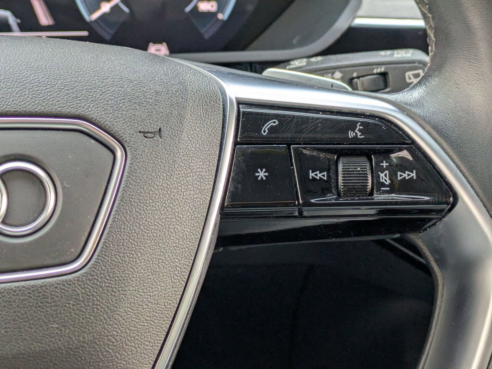 Used 2022 Audi e-tron Premium image 11