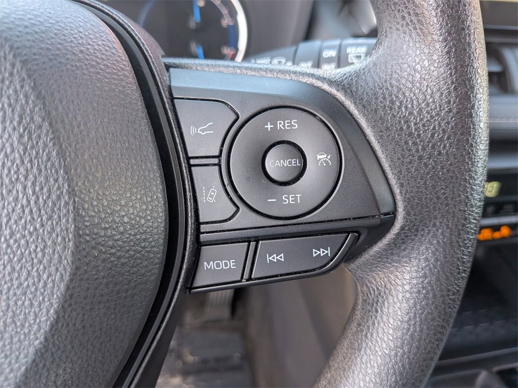 Used 2025 Toyota RAV4 XLE image 22