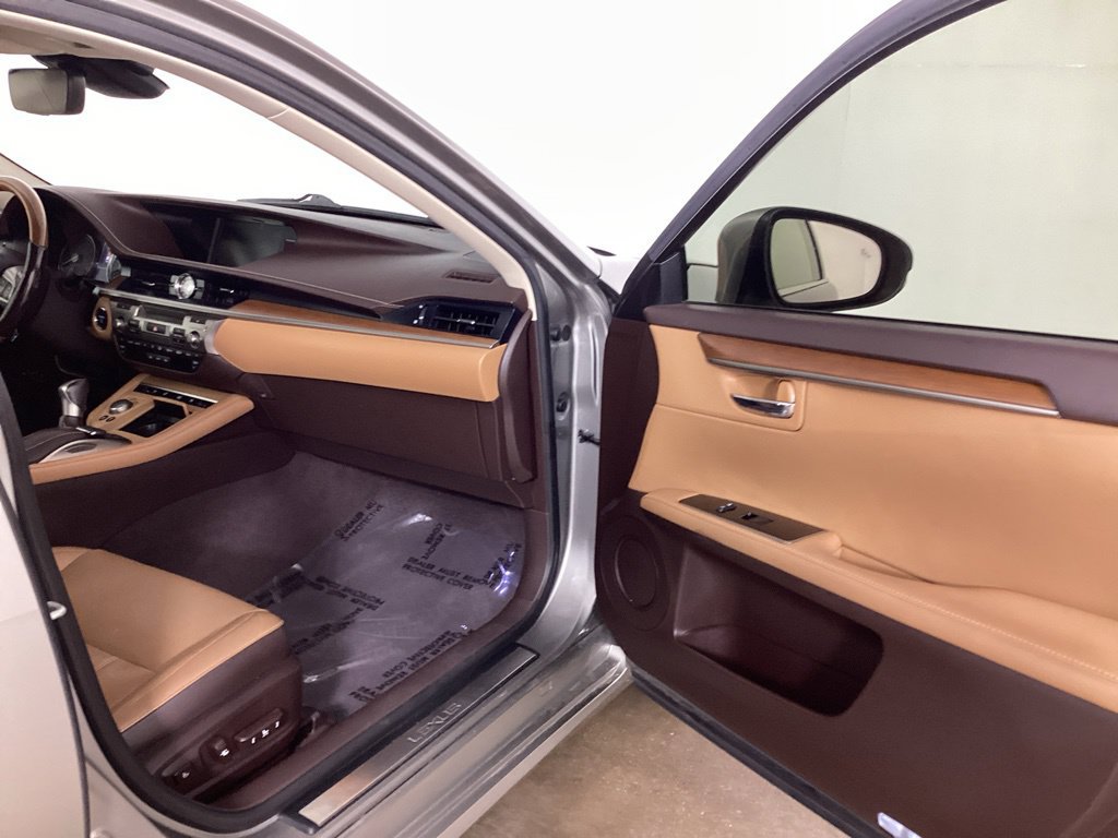 Used 2017 Lexus ES 300h w/ Luxury Package FWD image 22