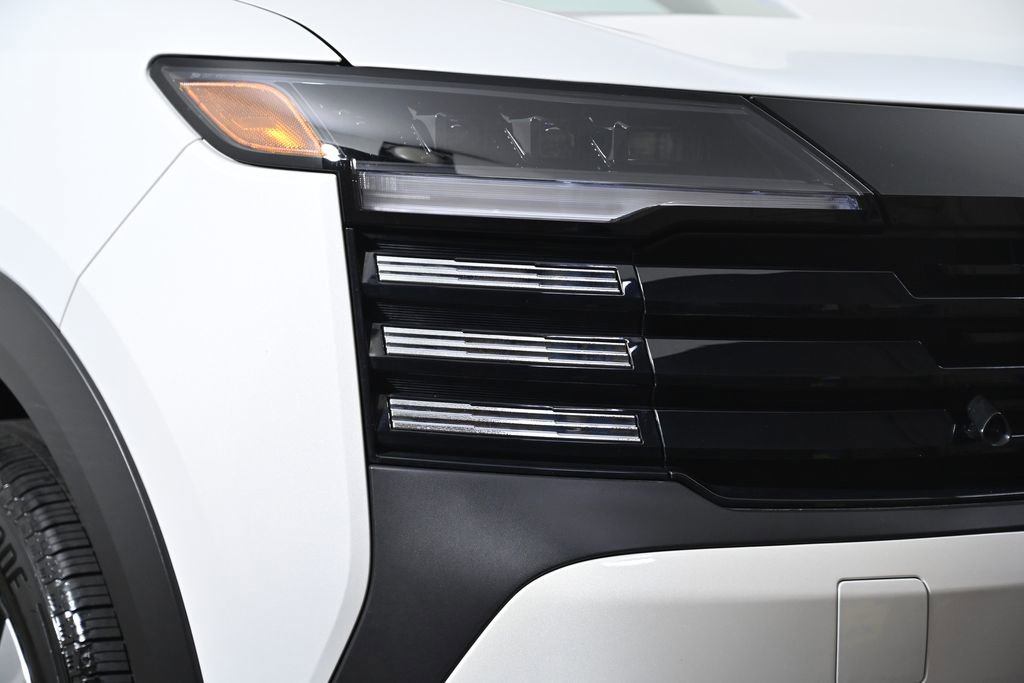 Used 2025 Nissan Kicks SV w/ SV Premium Package image 6