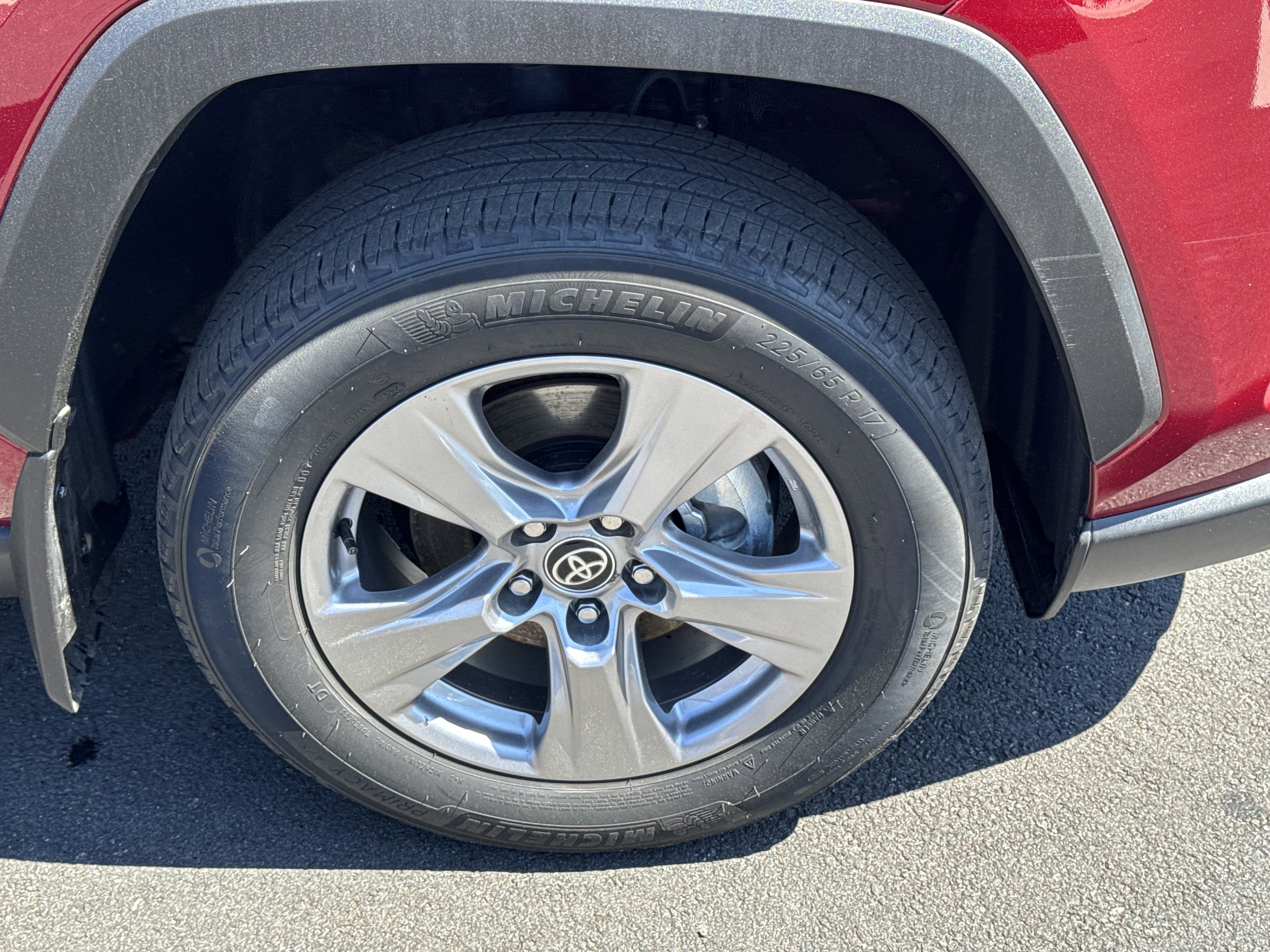 Used 2025 Toyota RAV4 XLE w/ Convenience Package image 10