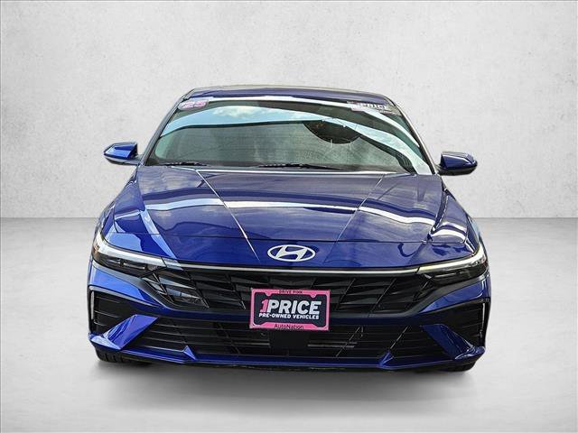 Certified 2025 Hyundai Elantra SEL FWD image 2