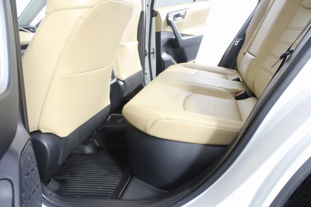 Used 2021 Toyota RAV4 XLE Premium image 19