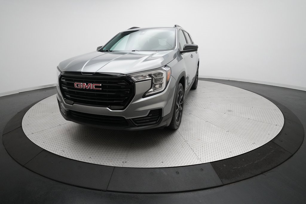 Used 2023 GMC Terrain SLE w/ Driver Convenience Package image 32