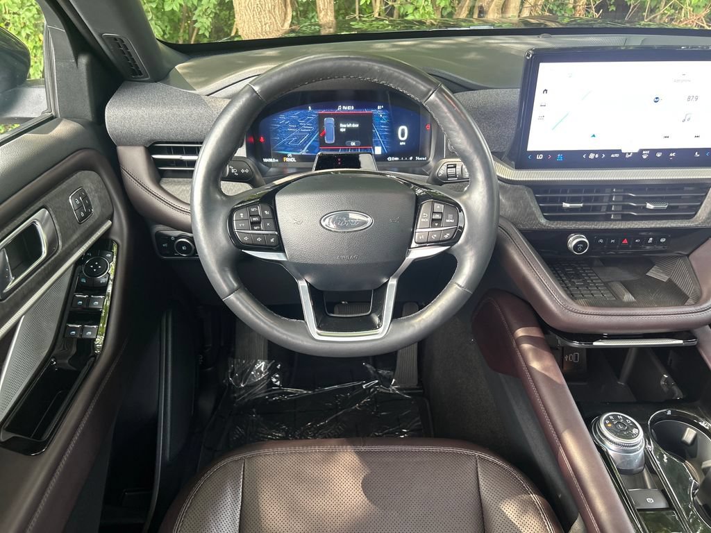 Used 2025 Ford Explorer Platinum w/ LUX Leather Package AWD/4WD image 16