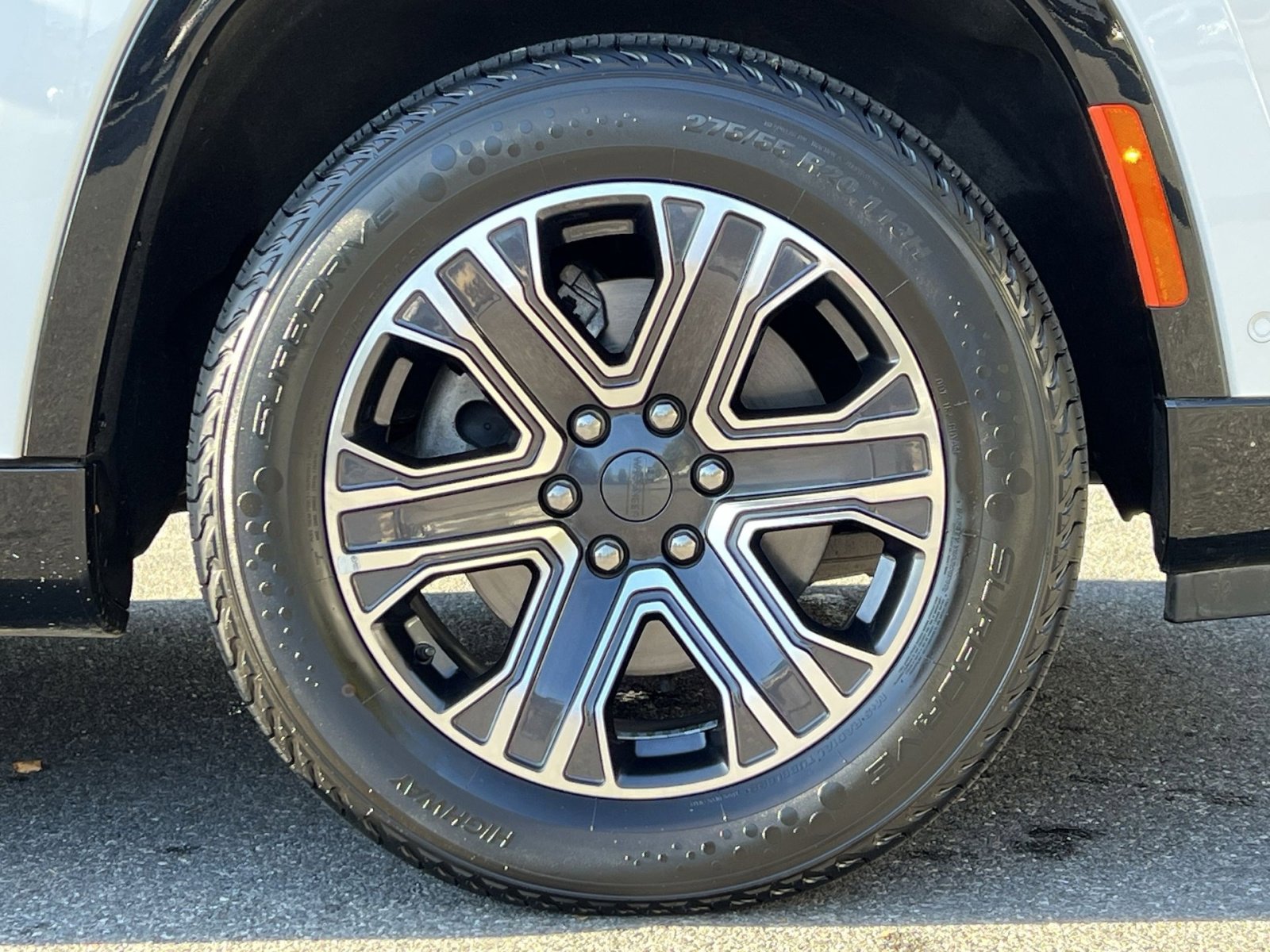 Used 2024 Jeep Wagoneer L Series II w/ Flexible Seating Group image 10