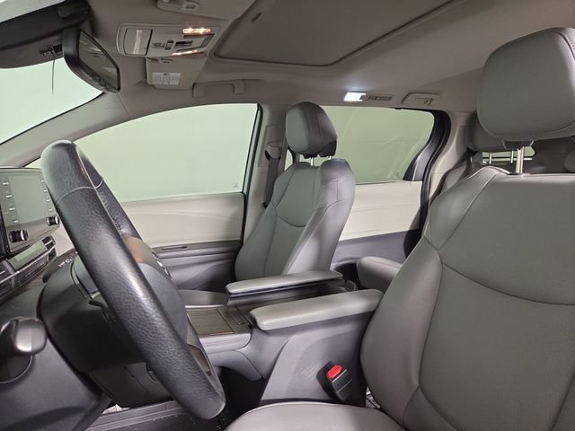 Used 2022 Toyota Sienna XLE FWD image 14