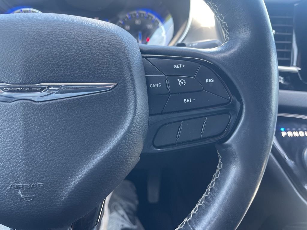 Used 2020 Chrysler Pacifica Touring-L w/ Premium Audio Group AWD/4WD image 32