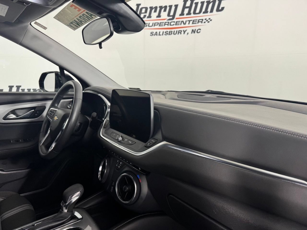Used 2025 Chevrolet Blazer LT FWD image 35
