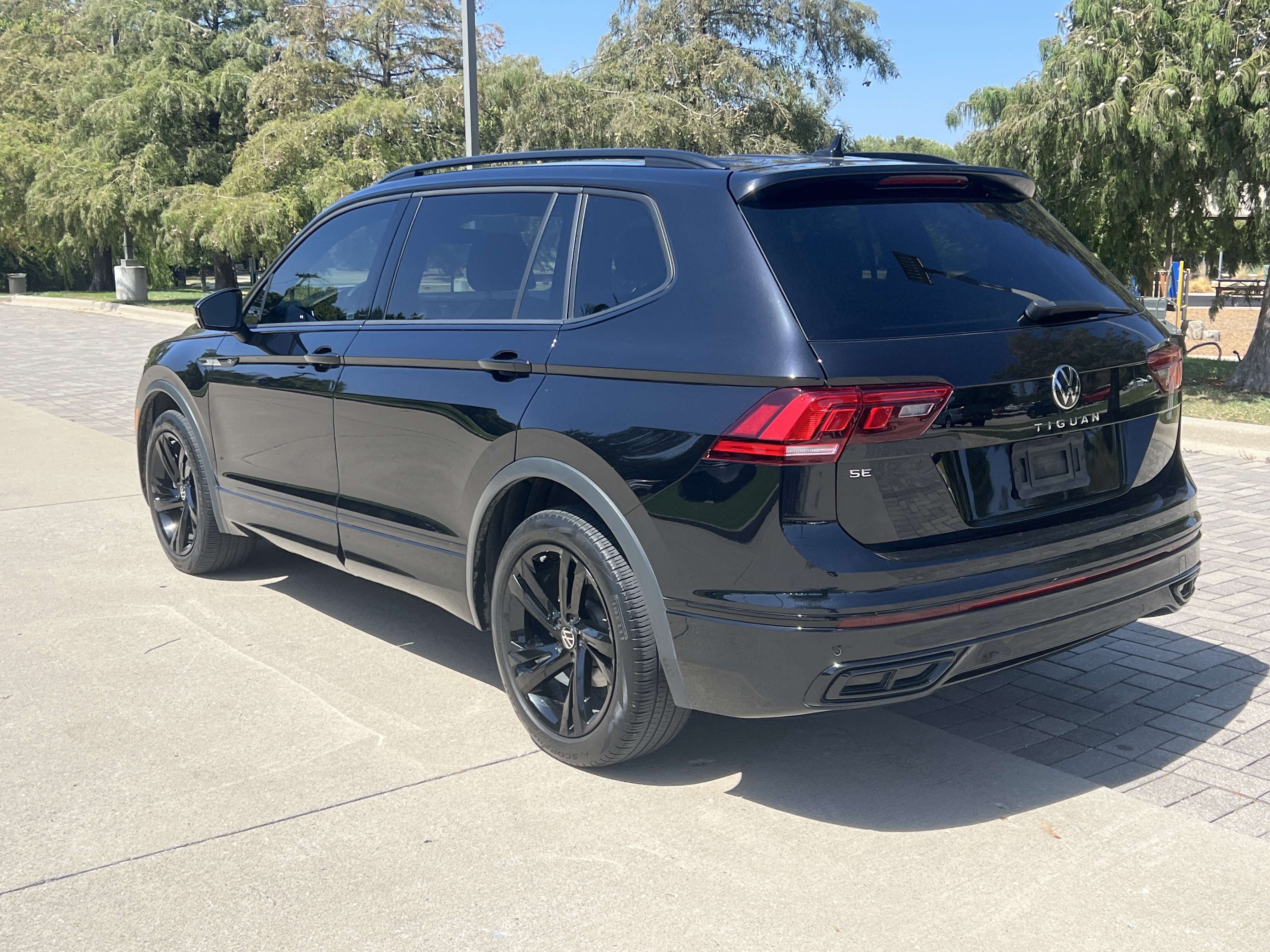 Used 2023 Volkswagen Tiguan SE R-Line FWD image 7