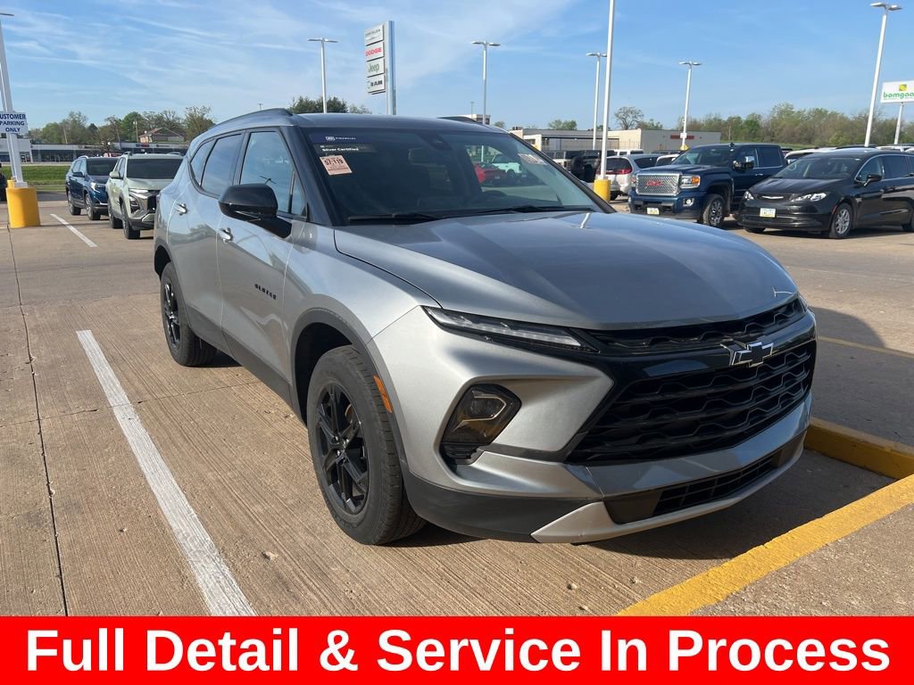 Used 2024 Chevrolet Blazer LT w/ Convenience Package AWD/4WD image 3