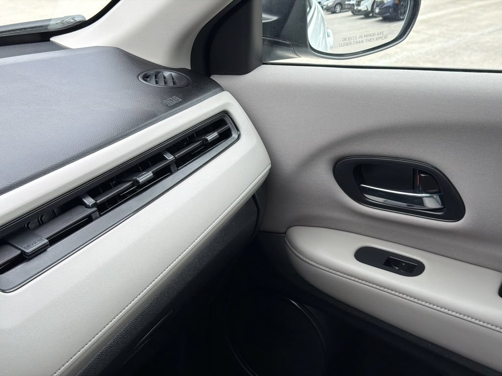 Used 2017 Honda HR-V LX image 29
