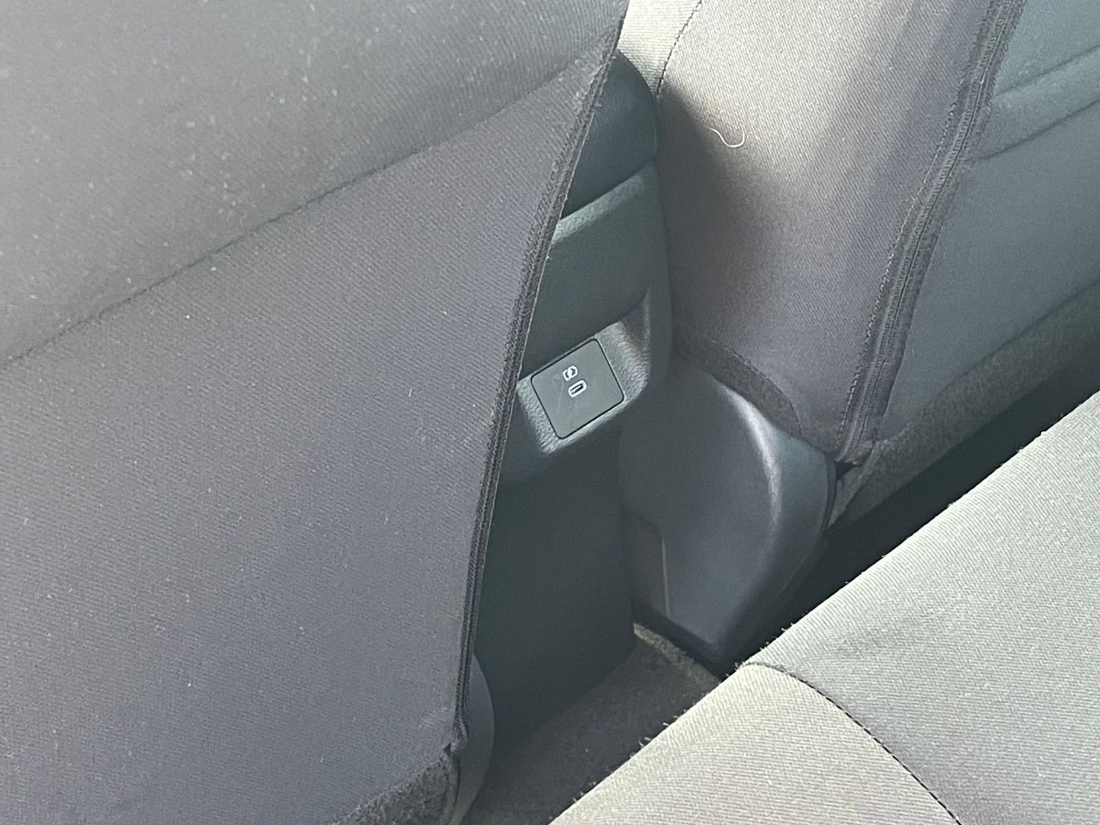 Used 2025 Nissan Versa SV FWD image 23