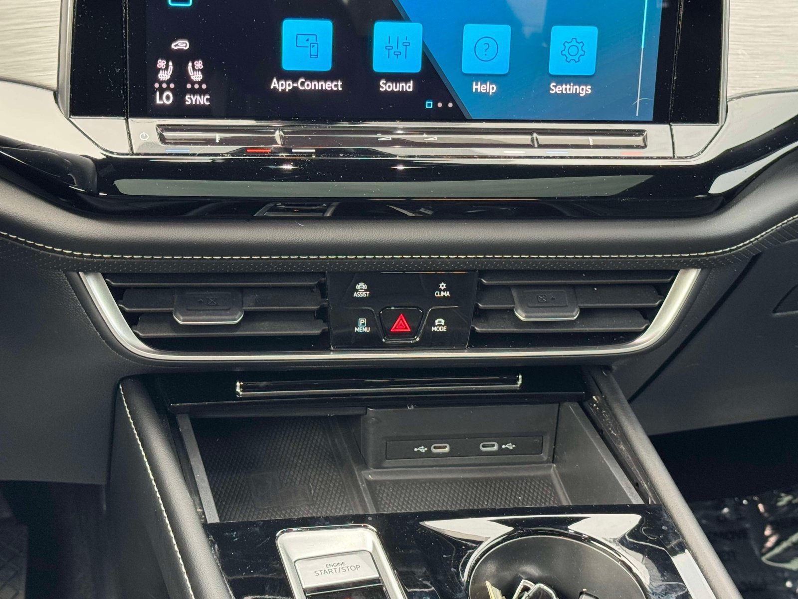 Certified 2024 Volkswagen Atlas Cross Sport SE w/ Panoramic Sunroof Package AWD/4WD image 20